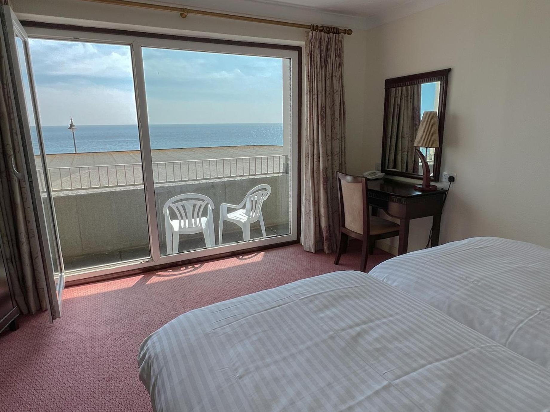 Regent Court - Seafront, Sandown - Free Car Ferry For Bookings Of 3 Or More Nights, Subject To Availability Стая снимка