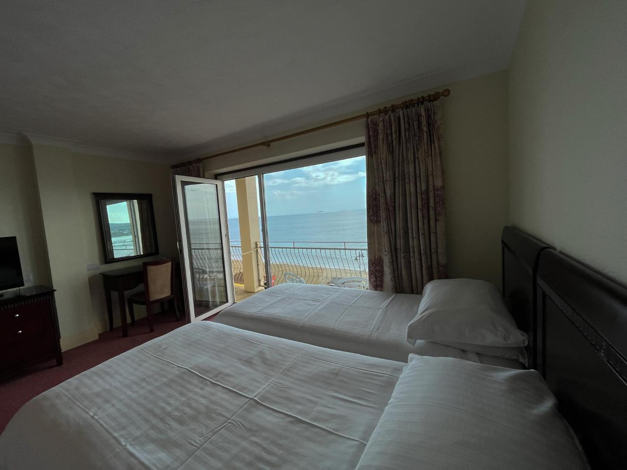 Regent Court - Seafront, Sandown - Free Car Ferry For Bookings Of 3 Or More Nights, Subject To Availability Стая снимка